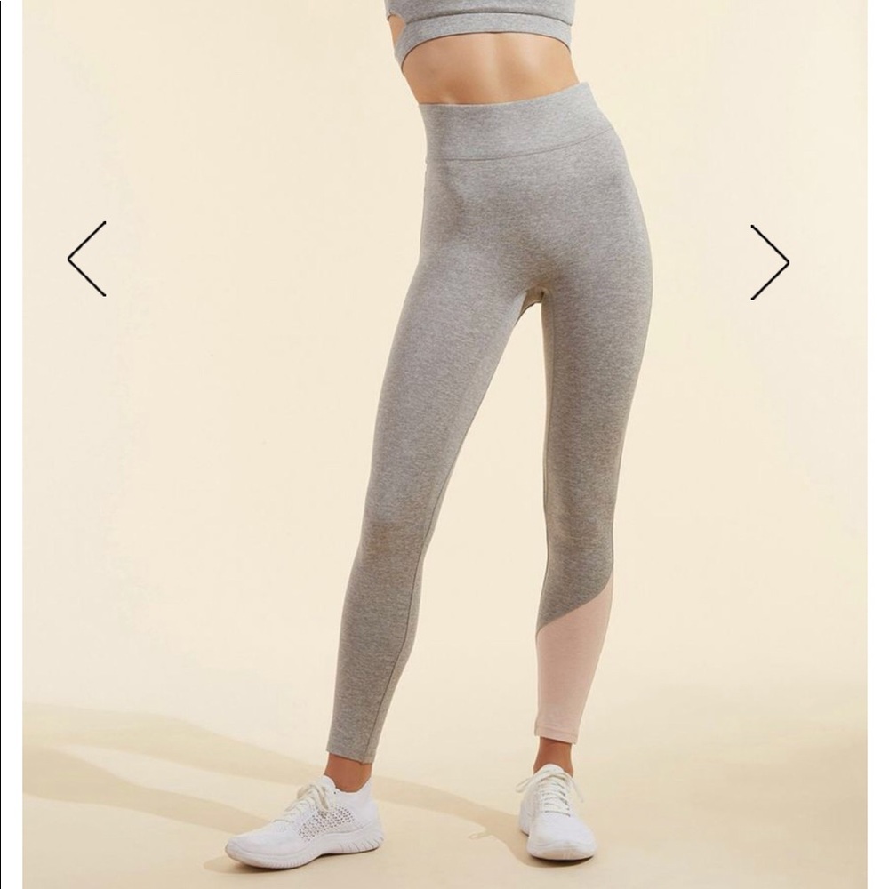 WE OVER ME Leggings & Reversible Bra